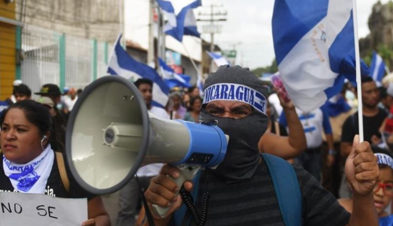 Opositores de Nicaragua denuncian embates de turbas sandinistas y policías
