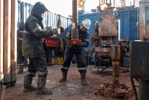 Producción petrolera de Rusia cae en septiembre, sigue por encima de su cuota
