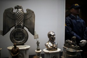 Objetos nazis hallados en casa de coleccionista serán parte de museo argentino del Holocausto