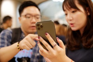 Usuarios de iPhone en todo el mundo reportan fallos en decenas de aplicaciones