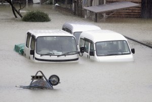 Mueren dos hombres por tifón en Tokio, piden evacuar a seis millones de personas