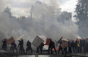 Enfrentamientos colapsan las calles de Quito (Fotos)