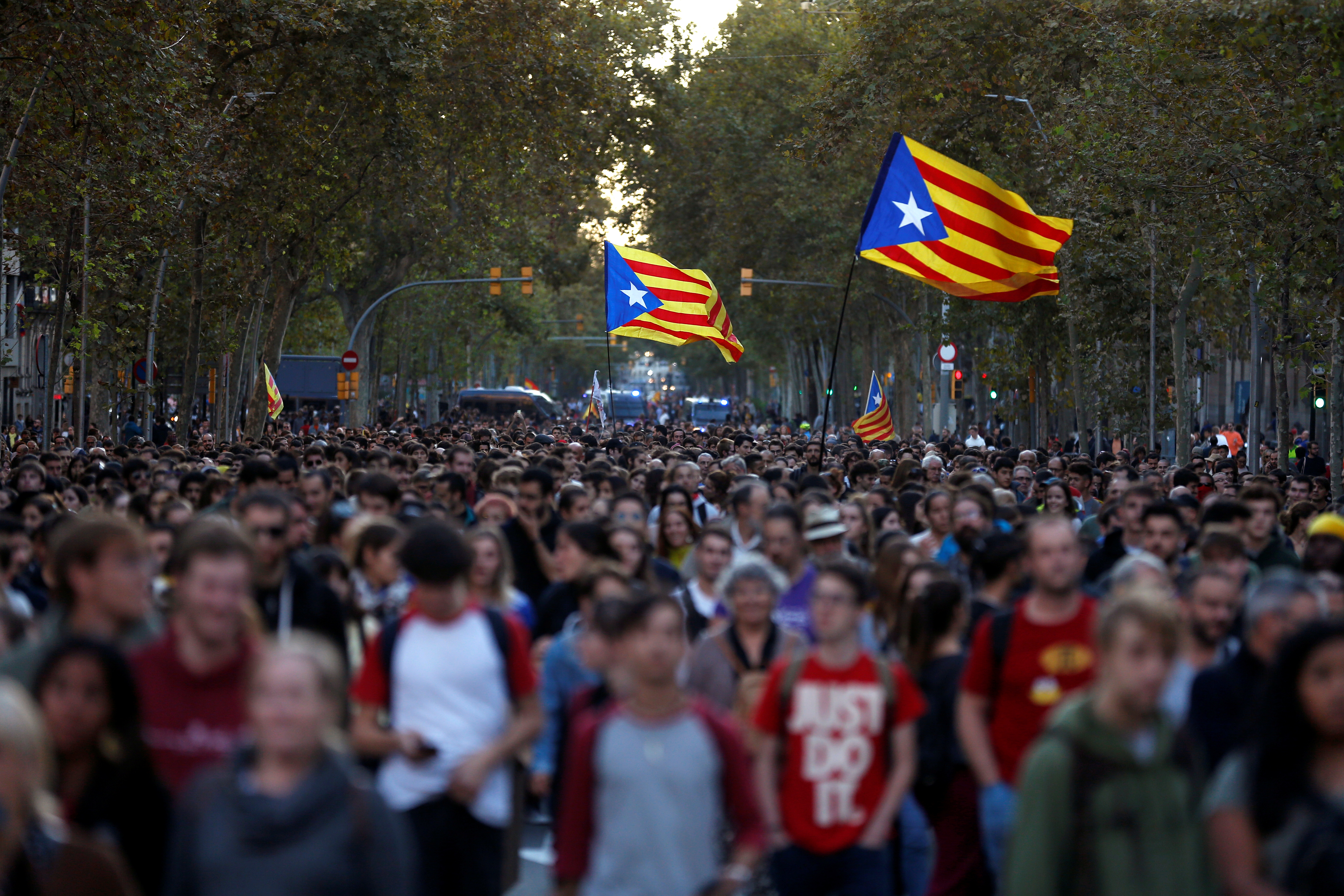 La tensión continúa en Cataluña con más protestas en las calles (FOTOS)