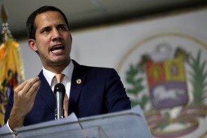 “La dictadura de Venezuela se retroalimenta macabramente de la de Cuba”, enfatizó Guaidó