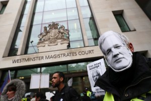 Fundador de WikiLeaks Julian Assange comparece ante tribunal en Londres