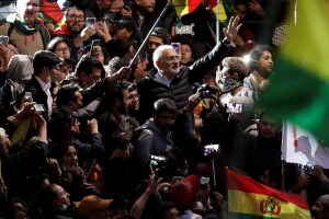 Lento escrutinio en Bolivia y denuncias de fraude: Morales supera por 9% a Mesa y habría balotaje