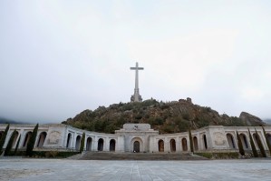 Se abre la puerta a la exhumación de 31 enterrados tras controversia por Franco