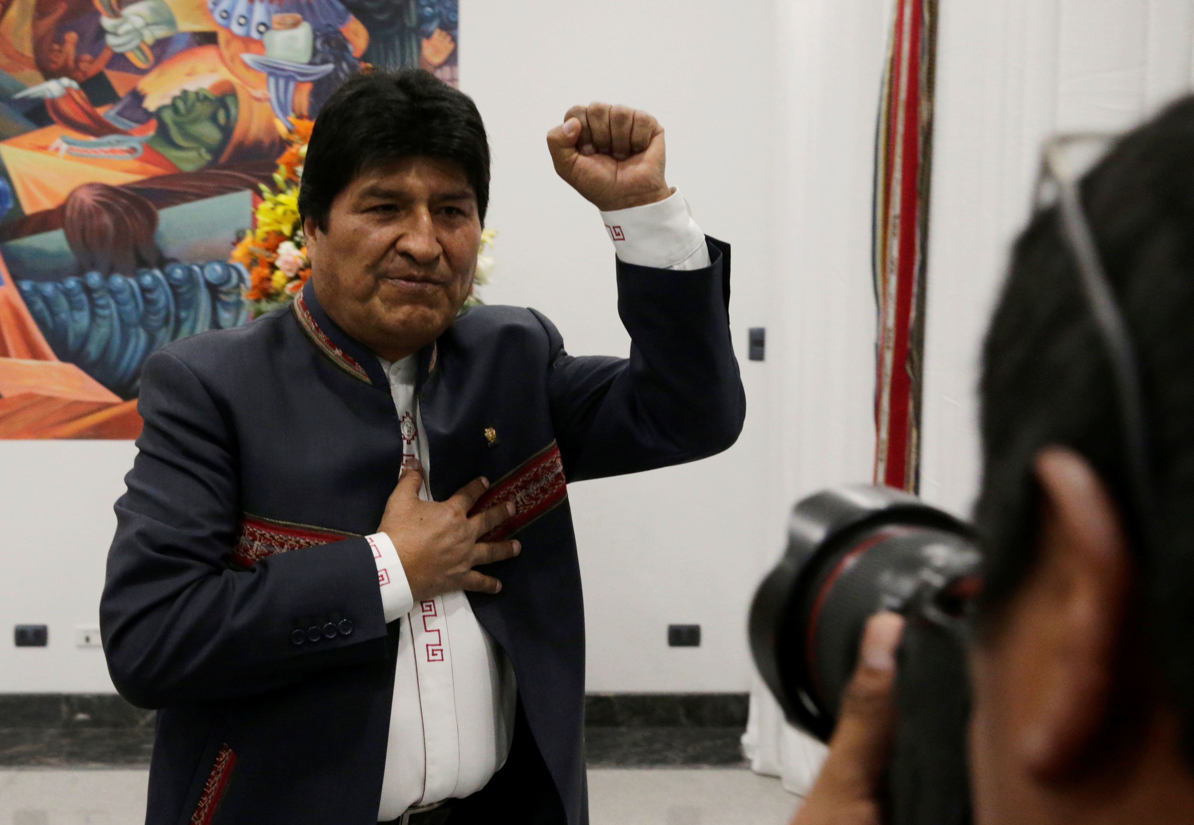 ¡Insólito! Jefa de televisión rusa RT ofrece trabajo de presentador a Evo Morales