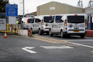 Detienen a un cuarto sospechoso por la muerte de 39 personas en un camión en Reino Unido