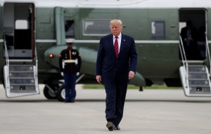 Trump realizó una visita no anunciada a las tropas estadounidenses en Afganistán (Video)