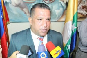 Gobernador Alfredo Díaz recomienda a los ciudadanos quedarse en casa para evitar el coronavirus
