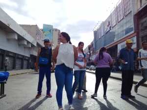 Pacientes de diálisis en Aragua protestan porque tienen dos días sin recibir camiones cisternas #24Oct