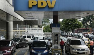 Reportan otra vez las colas en gasolineras en Caracas