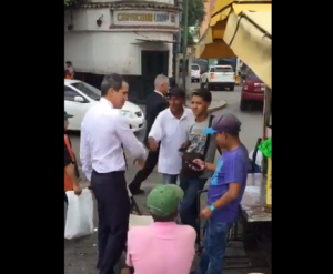 Juan Guaidó realiza caminata por el boulevard de Sabana Grande (Video)