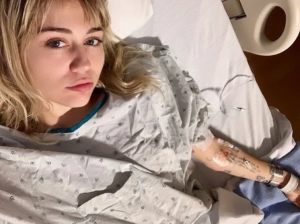 Miley Cyrus se encuentra hospitalizada (Fotos)