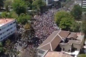Cientos de personas protestan en Santiago de Chile este #21Oct (Video)