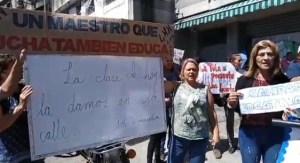 Docentes en El Junquito protestan para exigir un mejor salario #22Oct (Video)