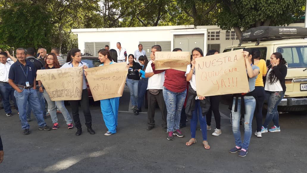Trabajadores del Inhrr exigen su quincena #31Oct (fotos)