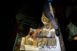 Bloomberg: El insólito plan para vender oro que atrajo a oficiales de Maduro