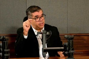 Traspaso de minas a gobernaciones viola la Constitución y Ley de Hidrocarburos de Chávez, asegura Manuel Rojas Pérez