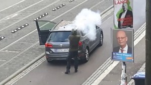 El VIDEO del momento en que un hombre dispara frente a una sinagoga en Halle, Alemania (Video + Fotos)