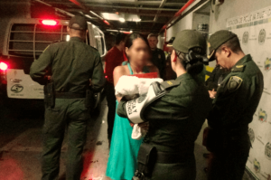 Rescatan a bebé de madre venezolana robada bajo engaños en el centro de Medellín