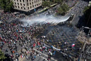 Toque de queda por quinto día consecutivo en Santiago ante crisis social