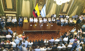 “Esta es nuestra casa y nadie entra a destruirla”, aseguró la alcaldesa de Guayaquil