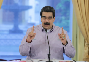 El cuento chino de Maduro para presumir la joyita que le “regaló un amigo” en Bakú (Video)