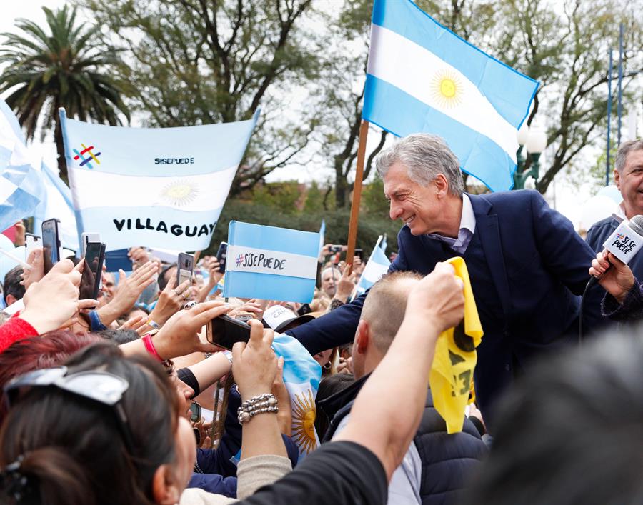 Macri pide a los votantes más tiempo para resolver los problemas de Argentina