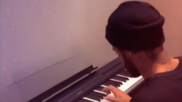 El lado artístico de Neymar: Así sorprendió a sus seguidores al tocar romántico tema de Coldplay en piano (Video)