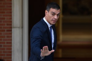 Decisión judicial europea le complica la investidura a Sánchez en España