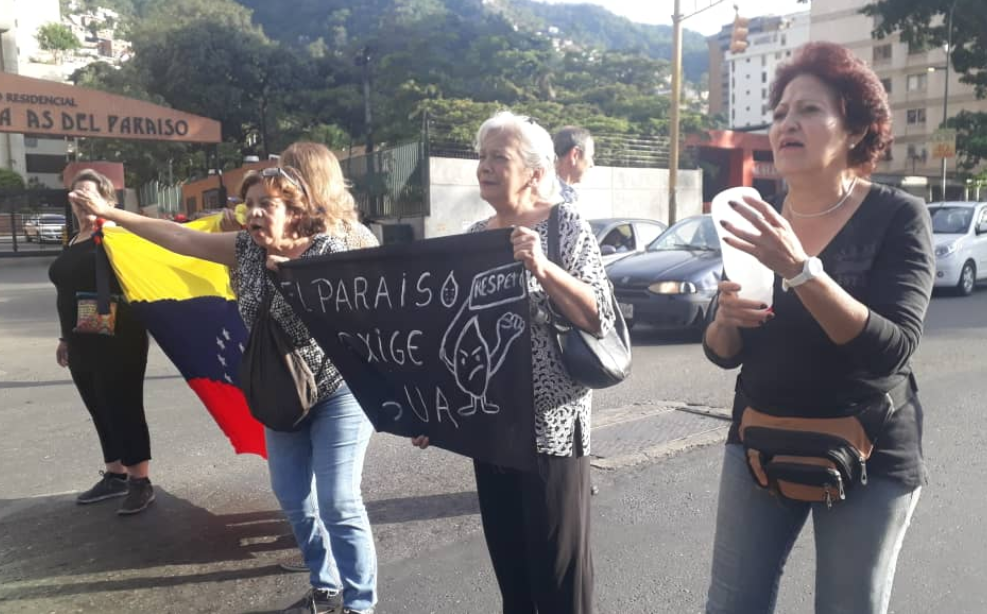 Vecinos de El Paraíso denuncian la ineficiencia de Hidrocapital tras 20 días sin agua (Fotos y videos)