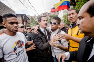 Guaidó: Es una práctica del régimen, asesinar en sectores populares para generar un miedo macabro (Fotos + Video)