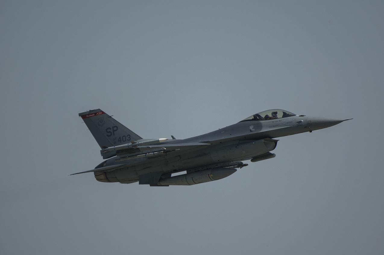 Caza F-16 de la Fuerza Aérea de EEUU se estrelló en Alemania