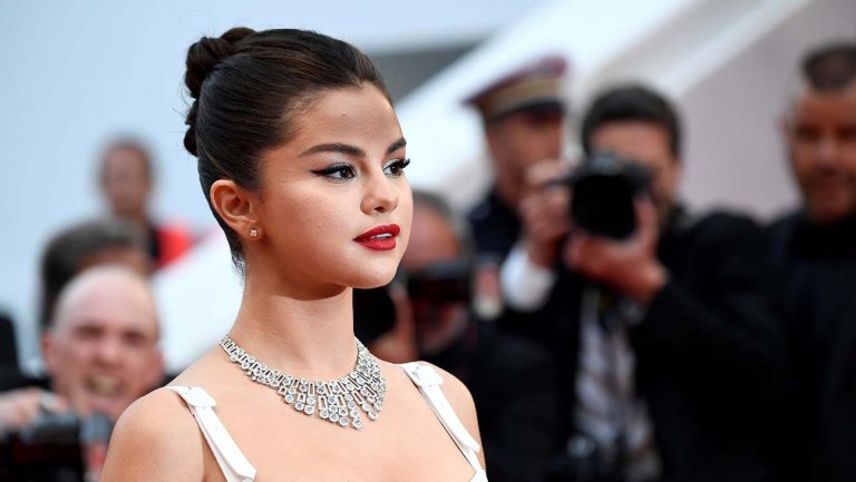 Selena “MAMASITA” Gómez conmocionó Instagram al mover sus atributos atrevidamente (Video)