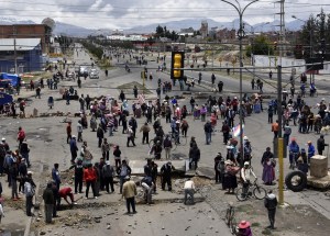 Suben a seis los muertos en disturbios en una ciudad de Bolivia