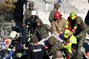 Contabilizan por el momento 40 personas fallecidas por terremoto en Albania