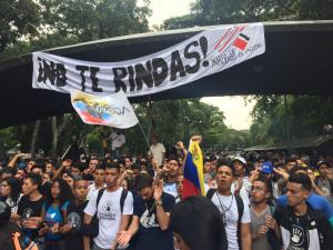 EN FOTOS: Estudiantes resteados contra Maduro entregaron documento a la Fanb