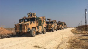 Militares turcos y rusos inician patrullas conjuntas en el noreste de Siria
