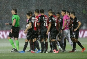 Final de Copa Sudamericana en Asunción se interrumpe por lluvia