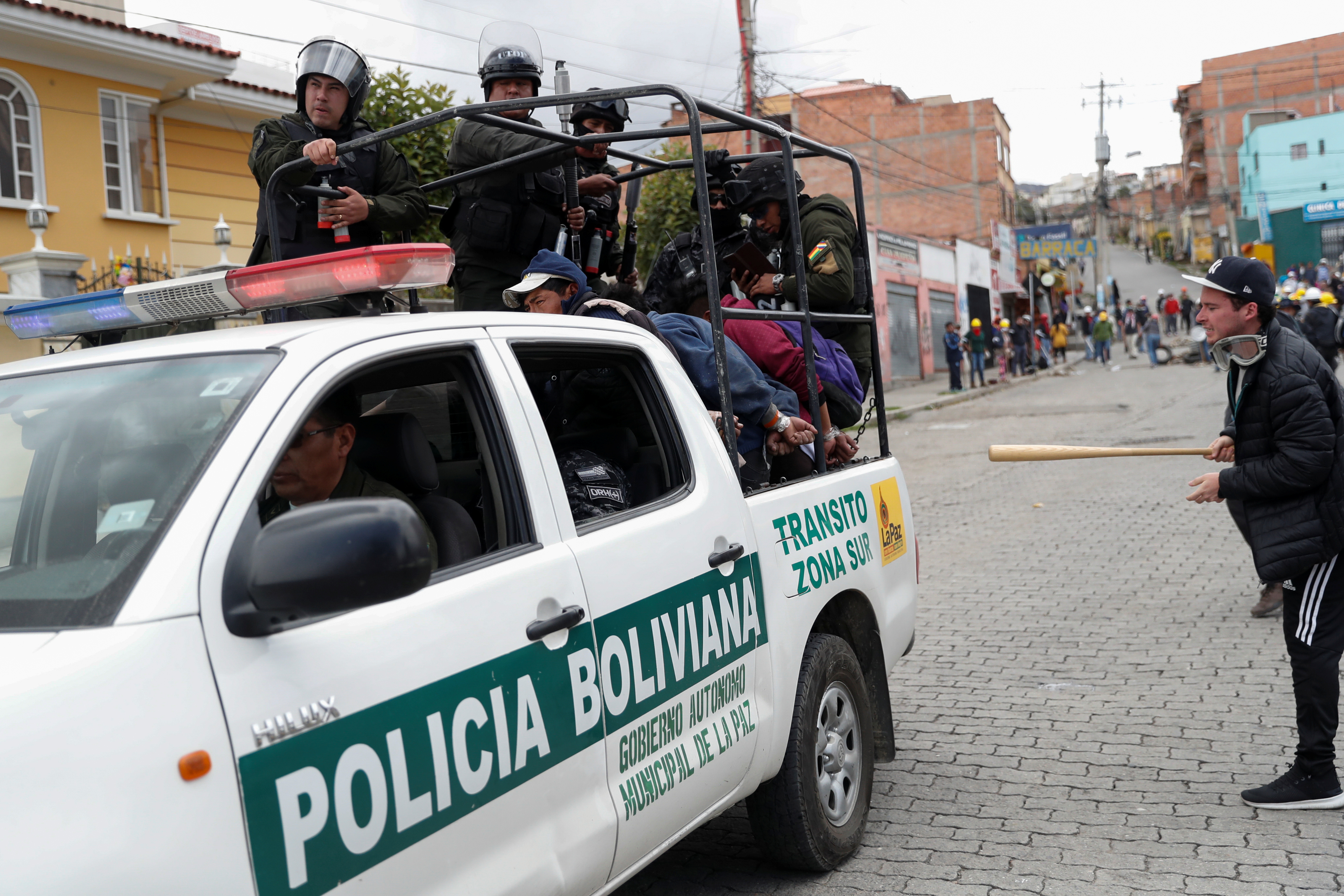Fuerzas armadas de Bolivia operarán en conjunto con policía contra grupos vandálicos