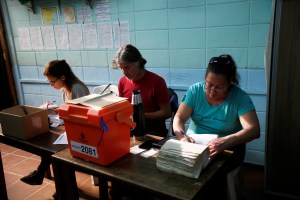 ¿Qué es el recuento de votos que definirá presidente en Uruguay?