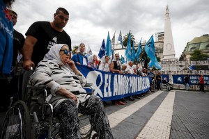 Madres de Plaza de Mayo marchan por última vez contra el Gobierno de Macri