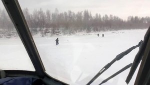 Milagrosamente, salvaron de morir congelados a cuatro rusos varados en el Ártico (Video)