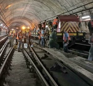 Usuarios no pegan una ni el fin de semana: Metro de Caracas realiza reparaciones entre Los Dos Caminos y Palo Verde #2Nov (FOTOS)