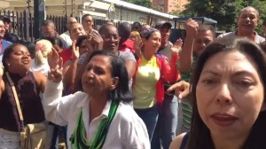 Chavistas sabotean la protesta “platos vacíos” en la Av. Andrés Bello #22Nov (VIDEO)