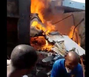 Al menos 23 muertos en la ciudad congoleña de Goma tras accidente de avión (VIDEO)