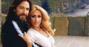 Esposa de Marco Antonio Solís volvió a las redes sociales mostrando los pechos