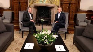 Macri y Fernández acuerdan realizar traspaso de mando en Congreso argentino